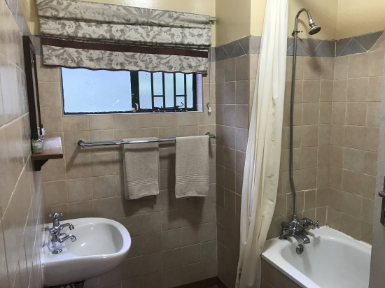Bathroom with bath / Shower Giants Castle Camp Drakensberg Accommodation Giants Castle Game Reserve Drakensberg KwaZulu-Natal Self-Catering Accommodation